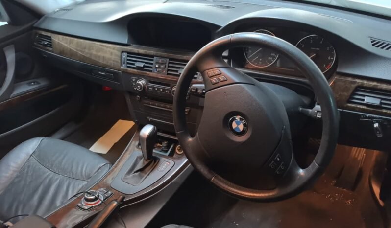
								BMW 320i full									