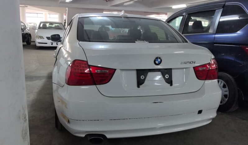 
								BMW 320i full									