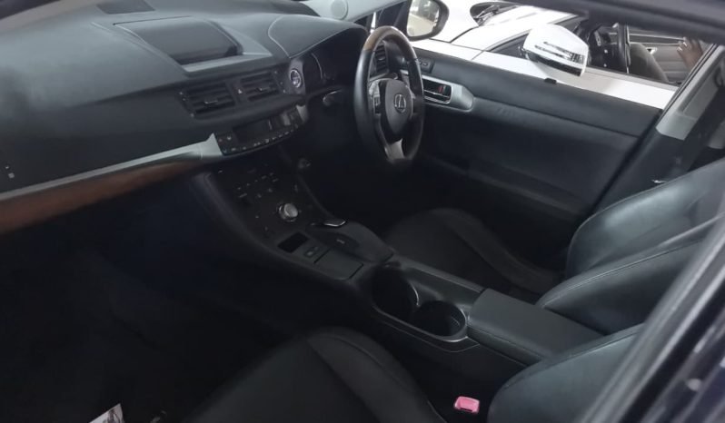 
								Lexus CT200 full									