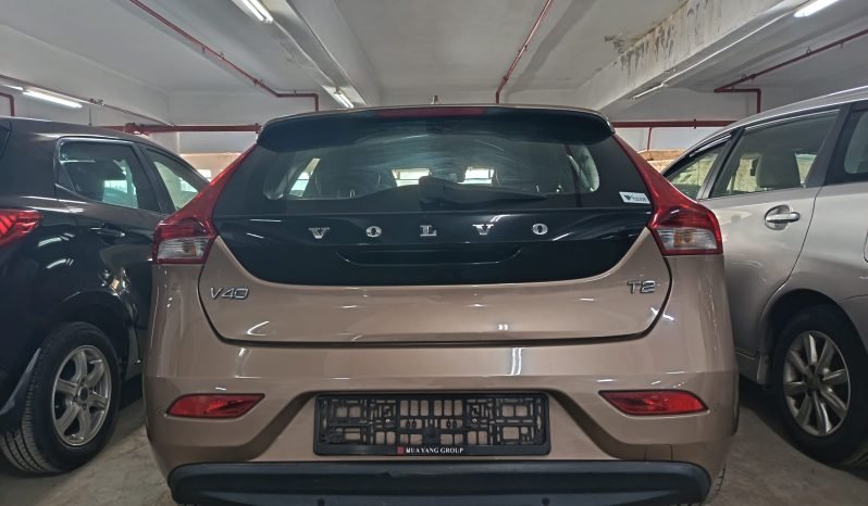
								VOLVO V40 full									
