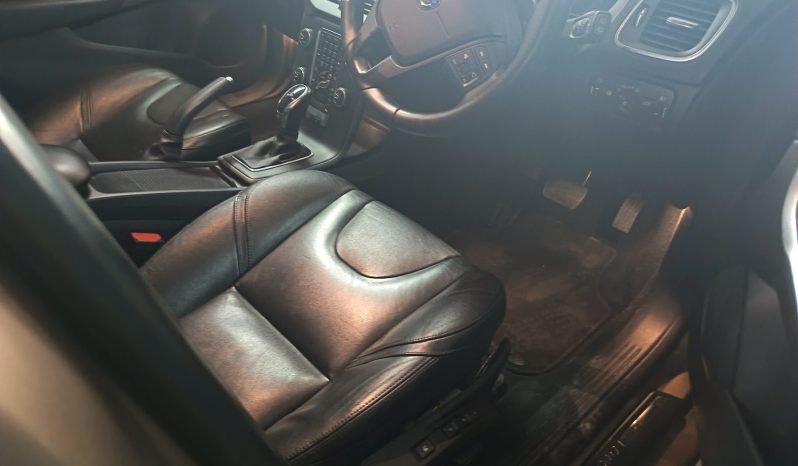 
								VOLVO V40 full									